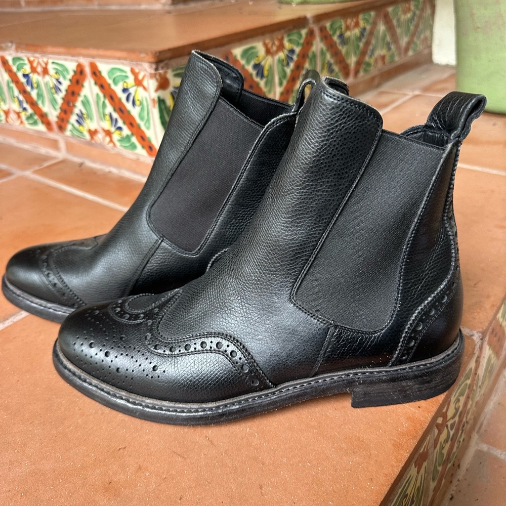 Burberry black brogue Chelsea bootie. Size 37 Elastic sides easy pull on. - Picture 3 of 6